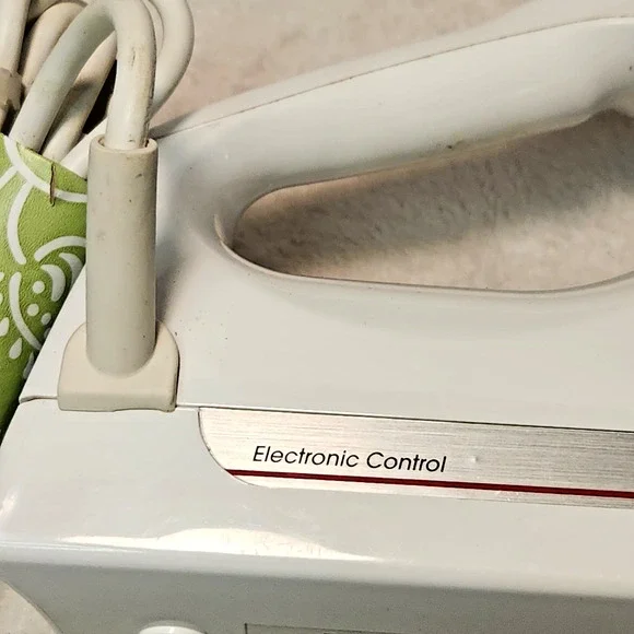 KitchenAid Hand Mixer KHM5TBWH 5-Speed Classic Plus (White) Works Great! - Picture 3 of 7